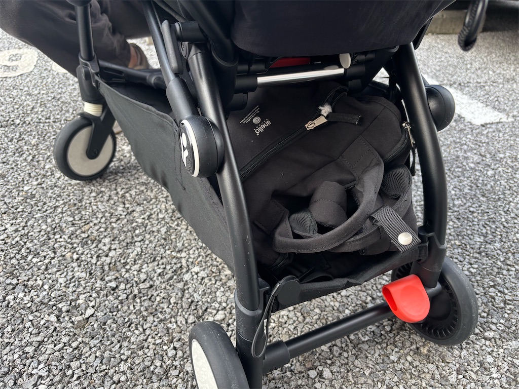 リュックを入れる様子