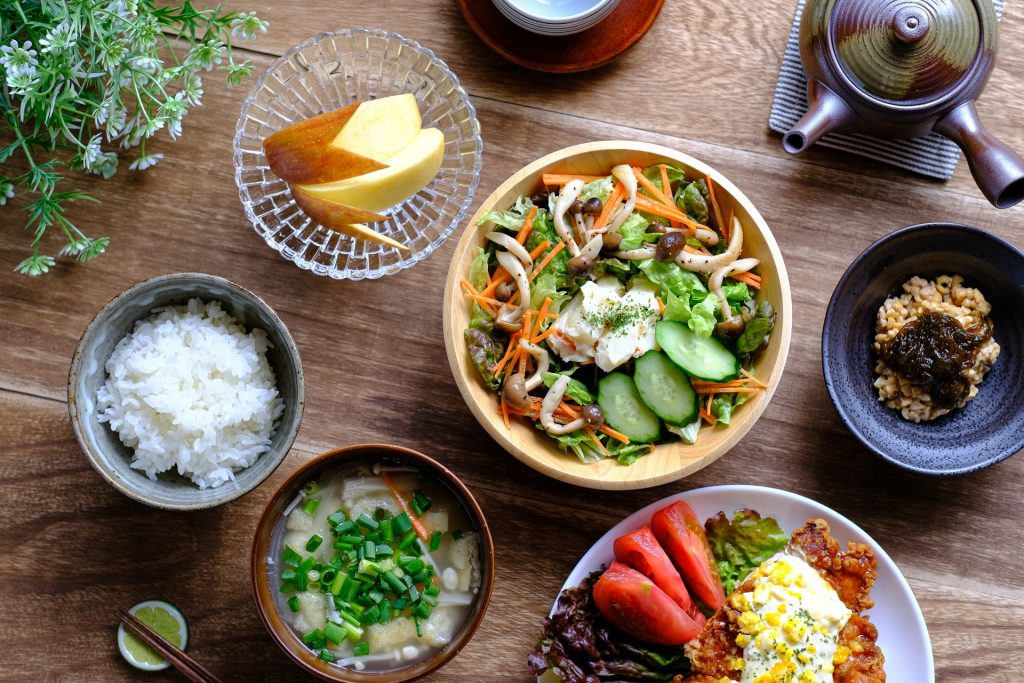 食卓の料理
