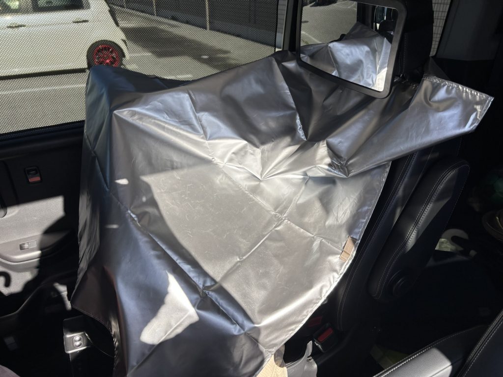 チャイルドシートの日除けカバー