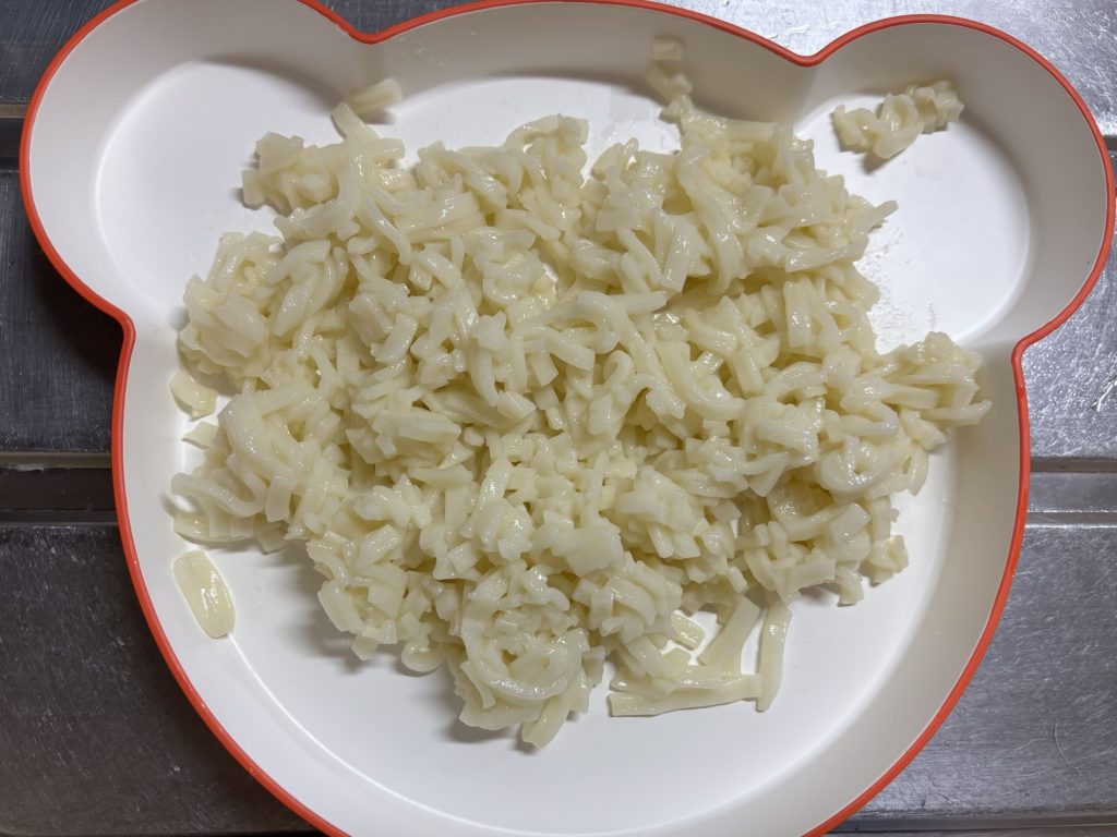 コープのうどんをカットしたところ