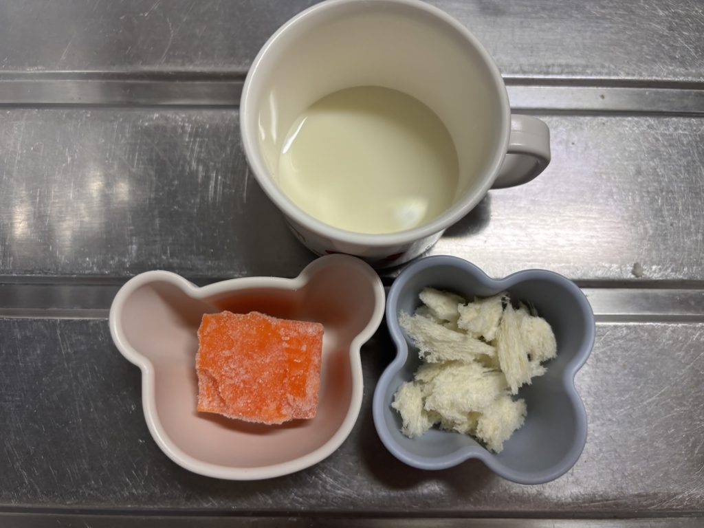 にんじんミルクパンがゆ材料